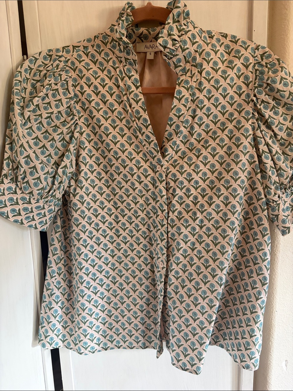 Adorable Avara Teal/pale pink flower print Puff-Sleeve blouse sz S